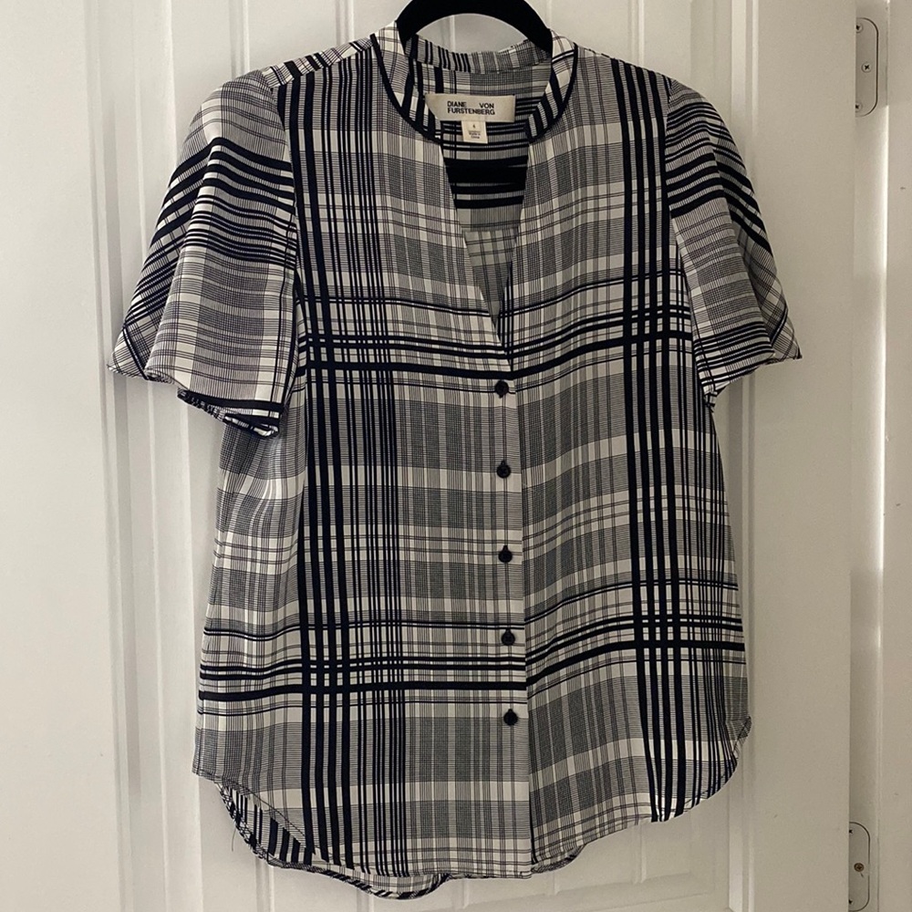 Diane Von Furstenberg Blouse Black Off White Strips flutter sleeve button front